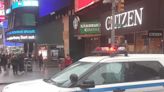 Nueva York salvaje: pelea con machete dejó un herido y 3 arrestados en Times Sq, meca turística mundial - El Diario NY