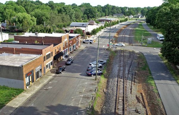 Charlotte, Norfolk Southern reach ‘understanding’ for passenger rail line to Lake Norman