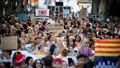 FOTOS: Miles se manifiestan en Mallorca contra el turismo masivo | El Universal