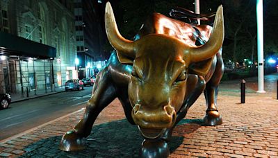 Dow Jones Futures Await Jobs Report; GameStop Whipsaws On Offering After 'Roaring Kitty' Surge