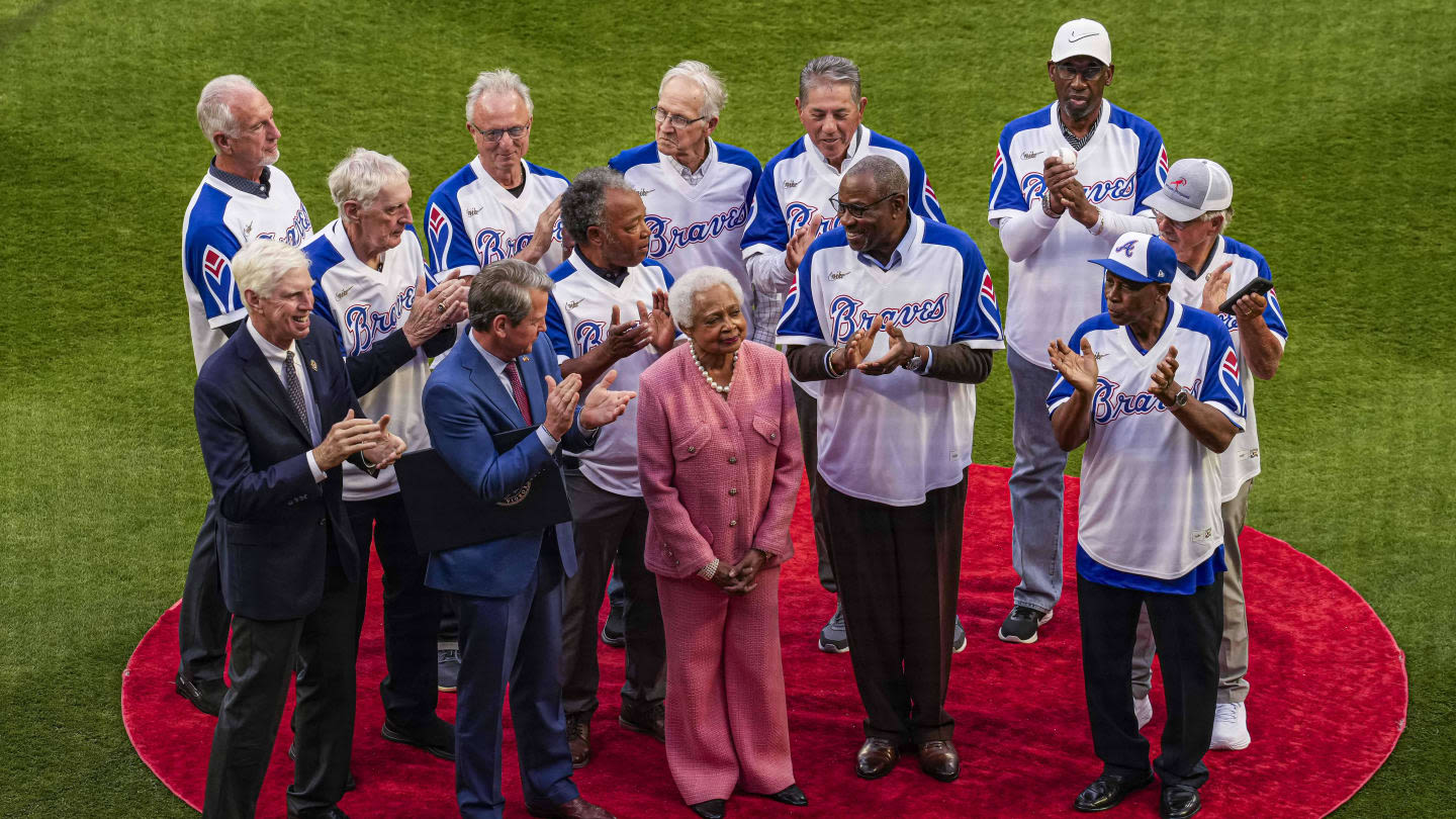 Here’s Why Hank Aaron’s Stats Won’t Change with MLB’s Addition of the Negro Leagues To The Record Books