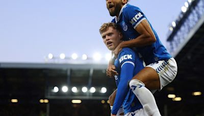 Con Alexis de titular, Liverpool cae en el clásico de Merseyside ante el Everton