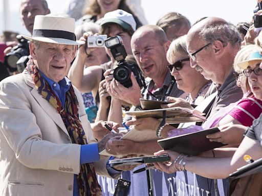 Ian McKellen no hará su gira por el Reino Unido tras la reciente caída del escenario