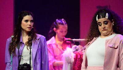 ‘Cenicienta’, el musical que coquetea con las comedias románticas más icónicas de los 2000