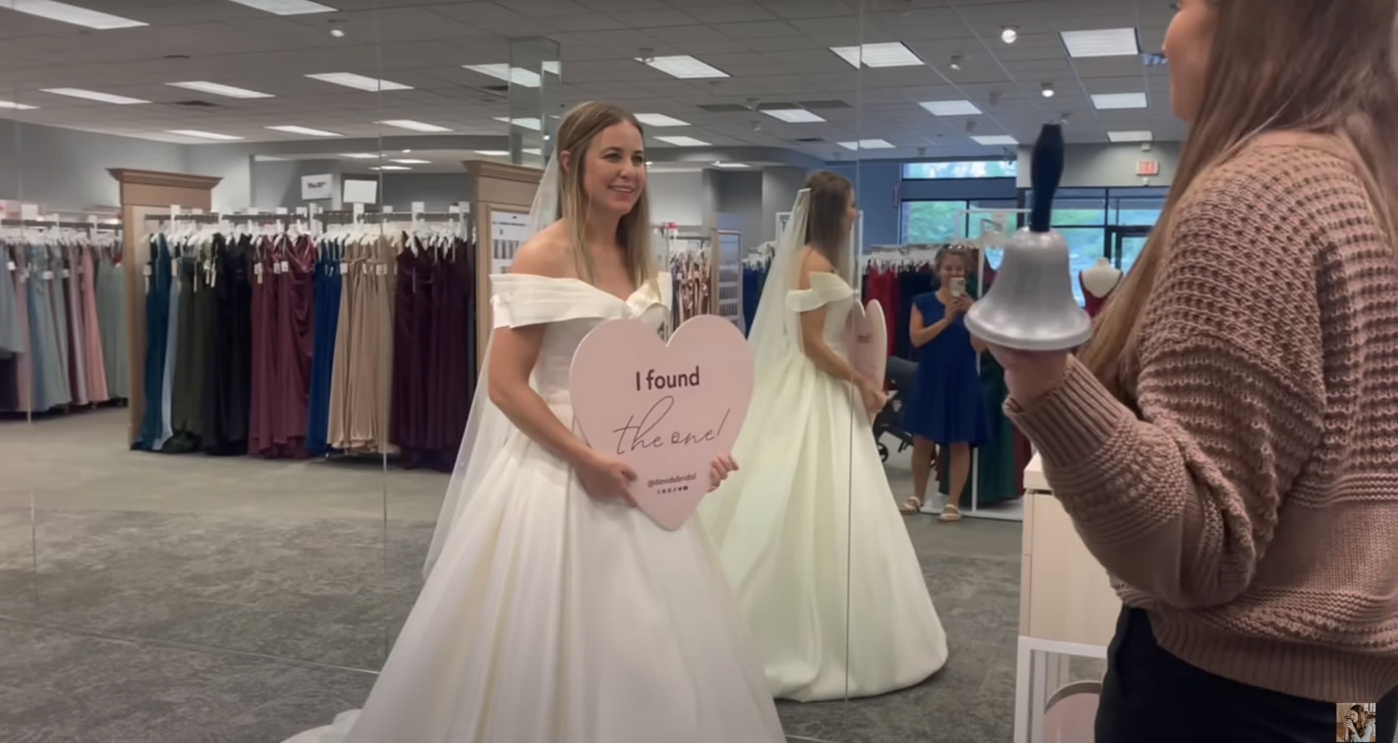 Jana Duggar Shares Glimpse Into Wedding Dress Shopping With Sisters: ‘It’s Crazy’