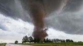 Video: Passengers Film Tornado From Plane Cabin