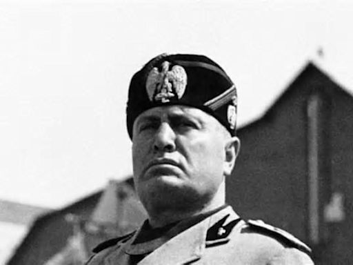 Benito Mussolini non è più cittadino onorario di Ustica, com’è cambiato il regolamento