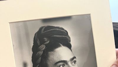 Medio centenar de fotos desconocidas de Frida Kahlo ahondan en su leyenda en Nueva York