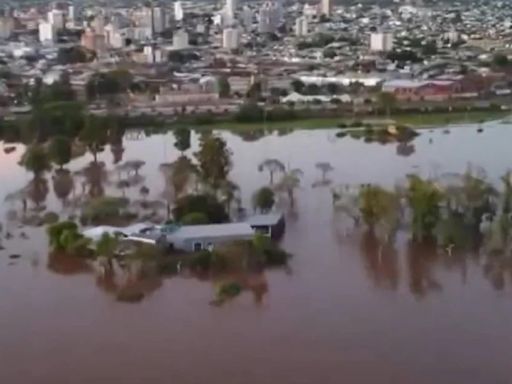 Crecida del Río Uruguay en Entre Ríos: en Pueblo Liebig, una ruta quedó bajo el agua y obligó a suspender las clases