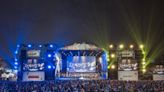 《守住台灣》228草地音樂會 藍黃燈光映照為終結俄烏戰爭祈福