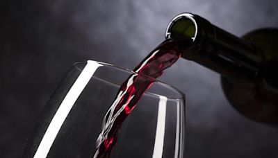 El consumo mundial de vino está disminuyendo y bajará más: ¿Por qué?