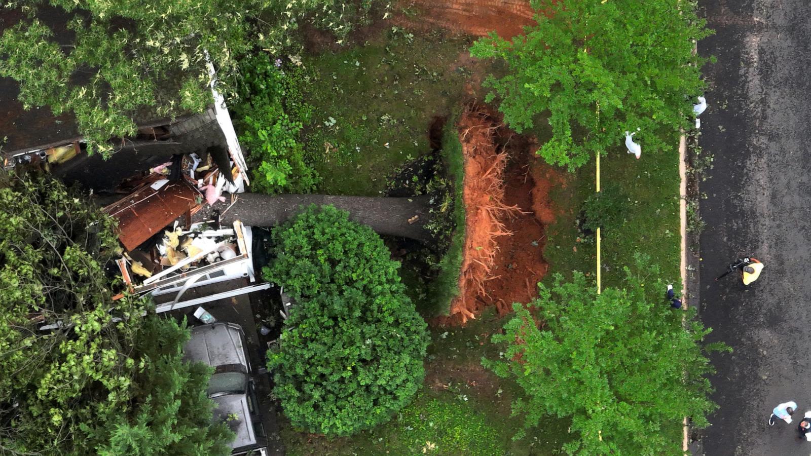 Multiple tornadoes reported in Mid-Atlantic, fallen tree kills 2-year-old in Michigan