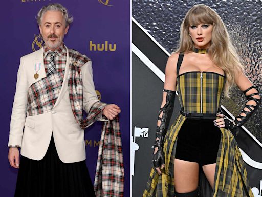 Alan Cumming reacts to Taylor Swift's VMAs outfit being compared to his 'Traitors' costumes