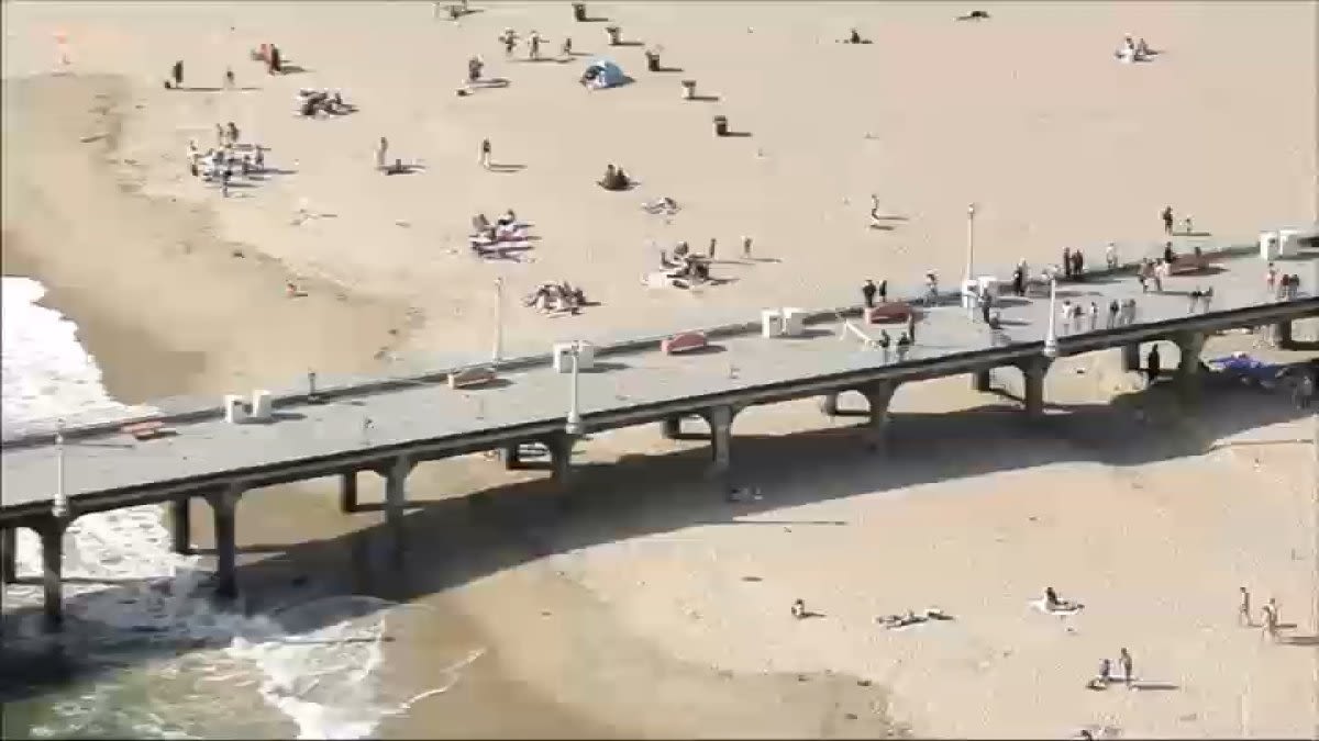 Manhattan Beach Pier shut down due to swarm of bees