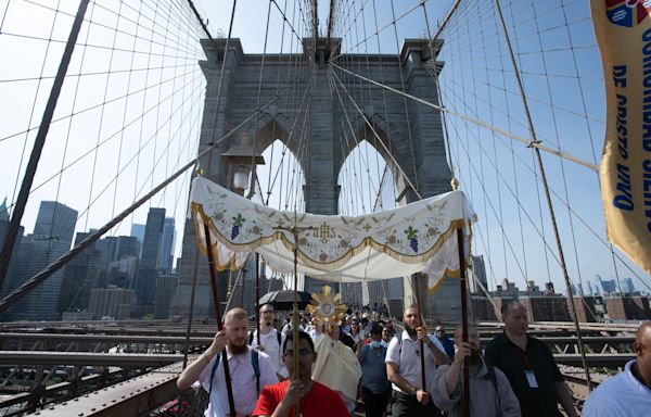 ‘He’s coming!’: Joyous eucharistic pilgrimage visits New York, crosses Brooklyn Bridge