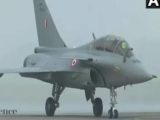 India bargaining hard for better deal with France for Rs 50,000 crore-plus Rafale Marine jets contract - The Economic Times