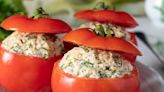 Tomates farcies au thon : la recette légère idéale pour cet été