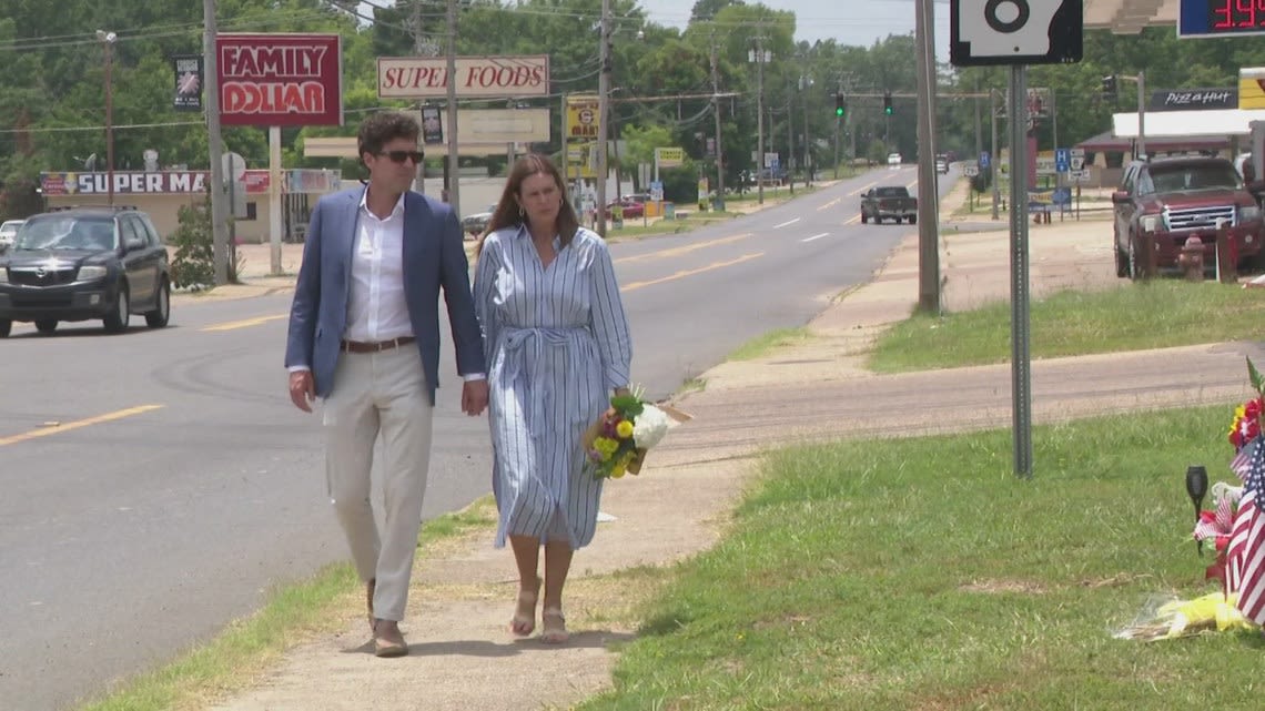 Gov. Sarah Huckabee Sanders visits Fordyce following mass shooting at grocery store