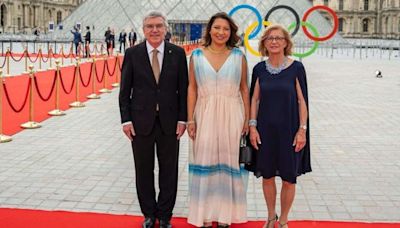 Em Paris, Janja Silva usa vestido de marca brasileira para recepção no Louvre