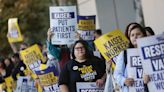EE.UU. vive la mayor huelga de trabajadores de la salud en su historia