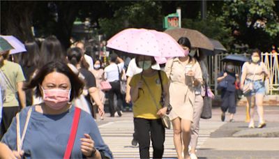 太陽太曬！直男撐陽傘出去被嫌「超娘」？網友：確實會害羞