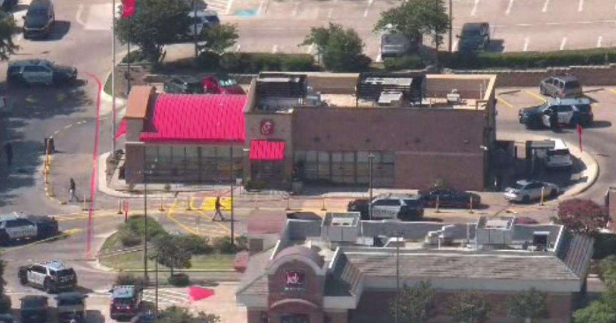 2 fatally shot inside Irving restaurant; Suspect in police custody