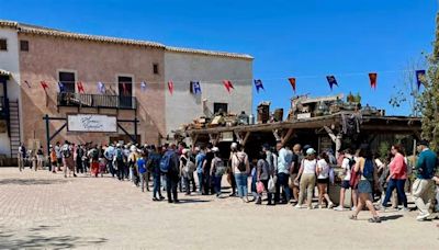 Puy du Fou cuelga el cartel de 'No hay entradas' en el día de El Español en el parque de Toledo