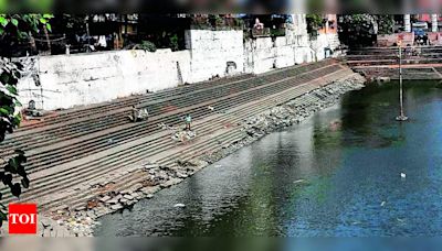 Heritage steps of Banganga tank damaged, BMC sacks contractor | Mumbai News - Times of India