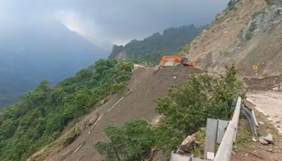 1 killed, 4 injured in landslide on Himachal’s Kalka-Shimla highway