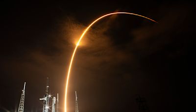 Falcon 9 returns to flight with Starlink launch