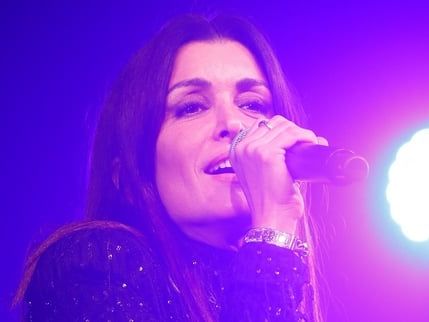 "Taratata" : Jenifer chante un medley de ses tubes avec d'autres artistes à Bercy (VIDEOS)