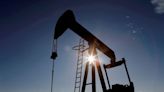 Oil drops 2% on higher dollar, interest rate concerns
