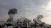 El ministro de Defensa israelí ordena el "asedio total" de Gaza, mientras sigue el conflicto con Hamas