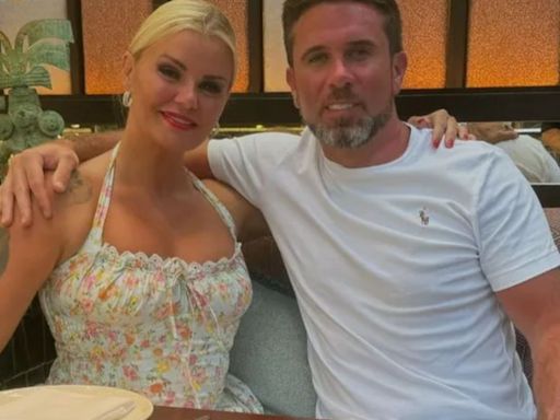 Kerry Katona poses with fiancé wearing ‘wedding ring’ amid eloping plans