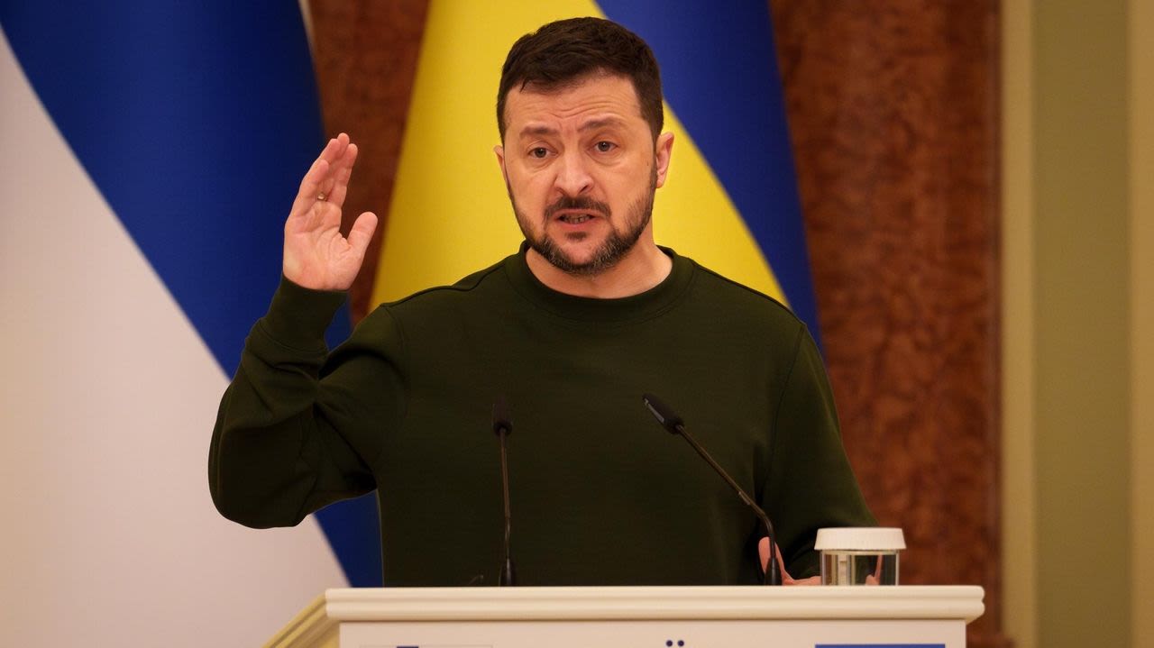 Ukraine says it foiled a Russian spy agency plot to assassinate President Zelenskyy