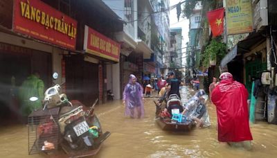 Thousands flee Vietnam floods after typhoon hits