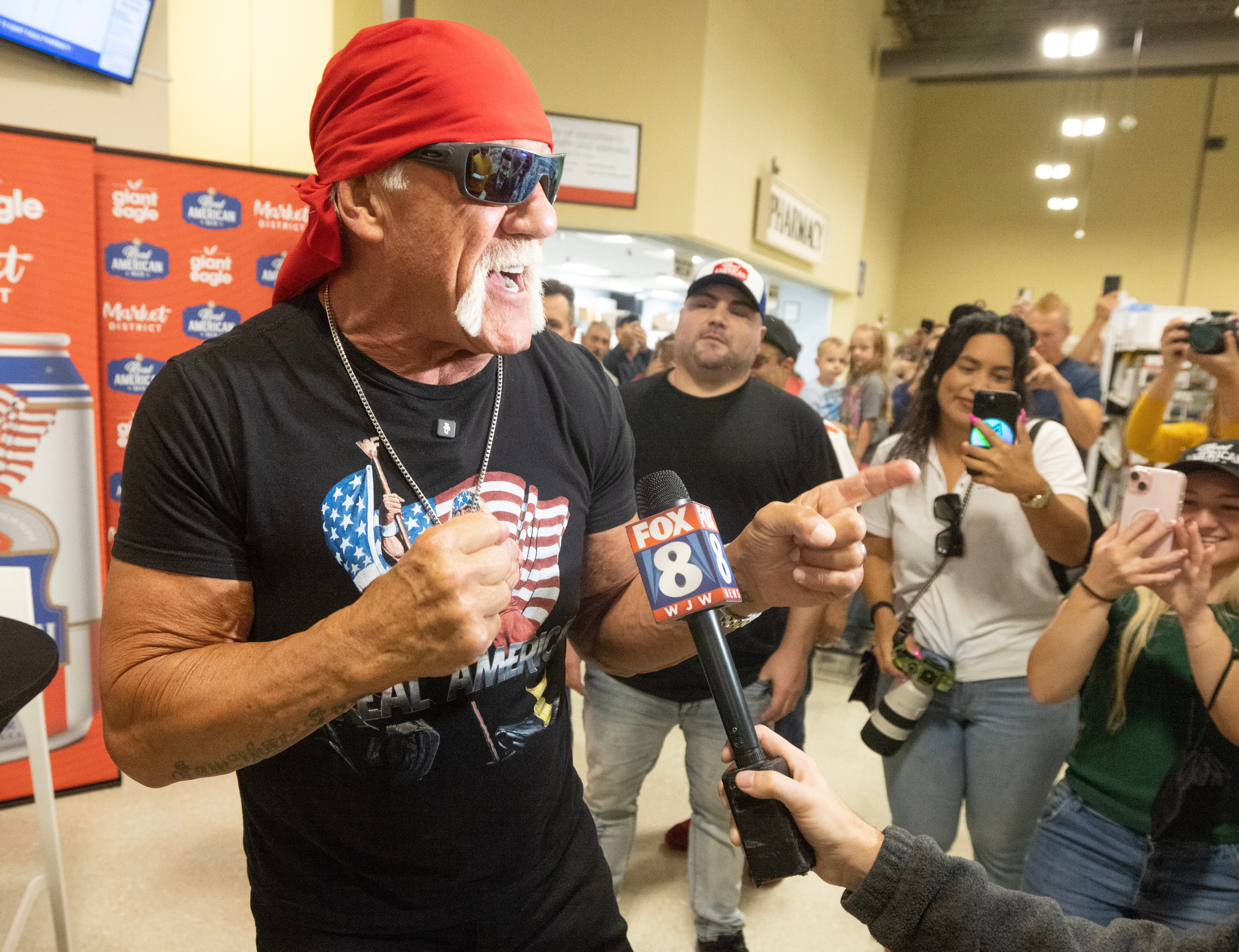 Pro wrestling icon Hulk Hogan selling his new beer in Illinois. Here's where you can see him