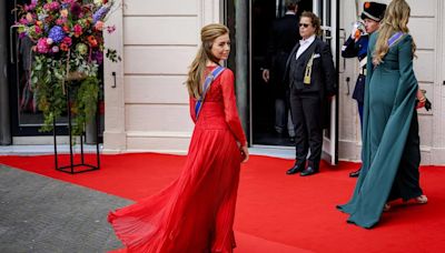 La princesa Alexia de Holanda roba el protagonismo a la Familia Real en el Día del Príncipe 2024: opta por un look “reciclado” de hace 20 años