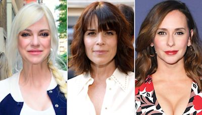 Anna Faris Reveals How Neve Campbell and Jennifer Love Hewitt Reacted to Being Spoofed in Scary Movie (Exclusive)