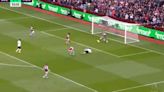 Dibu Martínez: la doble atajada ante Garnacho y Cristiano Ronaldo en la victoria de Aston Villa sobre Manchester United, por la Premier League