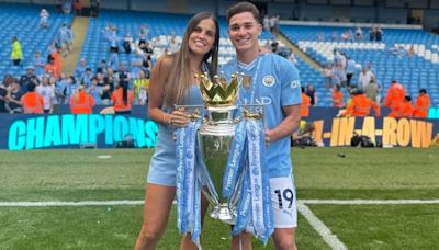 El ROMÁNTICO festejo de Julián Álvarez y Emilia Ferrero tras la consagración del Manchester City