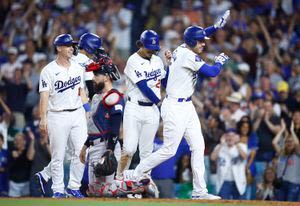 Freddie Freeman hits grand slam in 8th inning to lift Dodgers to 4-1 win over Red Sox