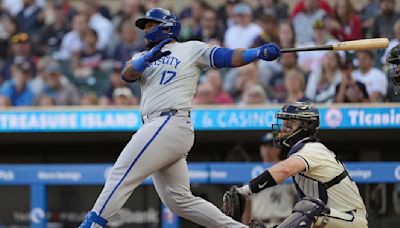 Velázquez hits 2 HRs, Perez adds solo shot as Royals snap skid with 6-1 win over Twins