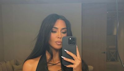 Kim Kardashian exibe look eleito para iniciar o fim de semana