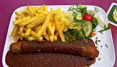 Duisburg: Restaurant bietet jetzt Currywurst an – beim Preis schlackern Kunden die Ohren: „Da hört es bei mir auf“