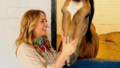 Andrea Legarreta, fascinada con el especial regalo que su hija Mía recibió de su novio