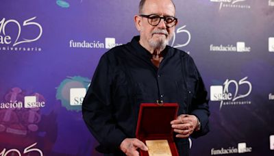 La SGAE galardona a artistas como Rozalén y Silvio Rodríguez en una teatral gala