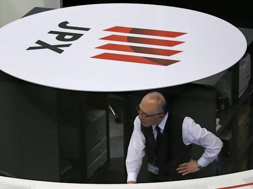 La Bolsa de Tokio se desploma un 2,36 % por pérdidas en Wall Street y la fortaleza del yen Por EFE