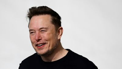 Musk visita China, el mayor mercado de coches eléctricos del mundo