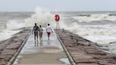 Texas coastal residents told to expect power outages, flooding as Beryl moves closer to landfall